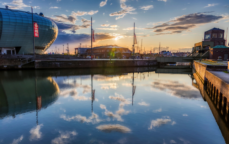 Klimahaus und Havenwelten im Sonnenuntergang