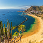 Playa de Las Teresitas mit malerischem Dorf San Andrés auf Teneriffa