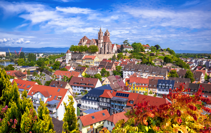 Blick auf die historische Stadt Breisach mit Dom