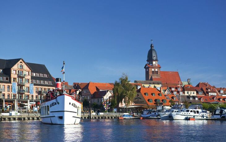 Waren - Schiff auf der Müritz