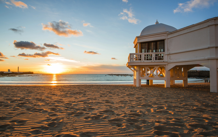 Strand von Cadiz mit berühmtem Pier