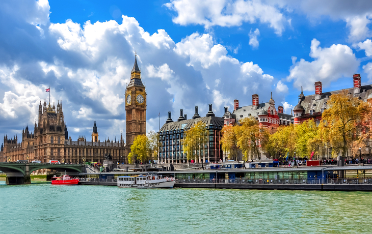 Big Ben am Victoria Embankment in London, Großbritannien