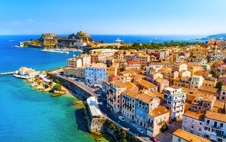 Panoramablick über Kerkyra, der Hauptstadt der griechischen Insel Korfu, Griechenland