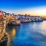 Polignano a Mare nahe Bari in Apulien, Italien